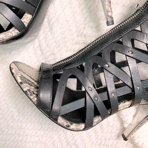 BCBGMAXAZRIA Black / Snake print high heel…